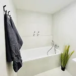 New Luxury At Andel Metro Station * プラハ