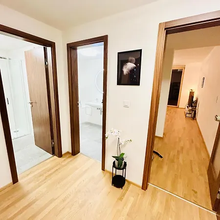 Daire New Luxury At Andel Metro Station Prag