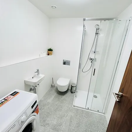 Daire New Luxury At Andel Metro Station