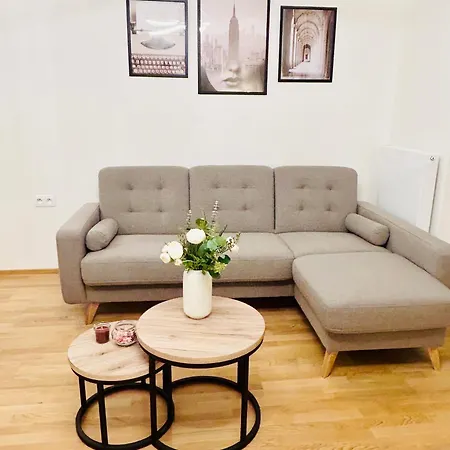Daire New Luxury At Andel Metro Station *