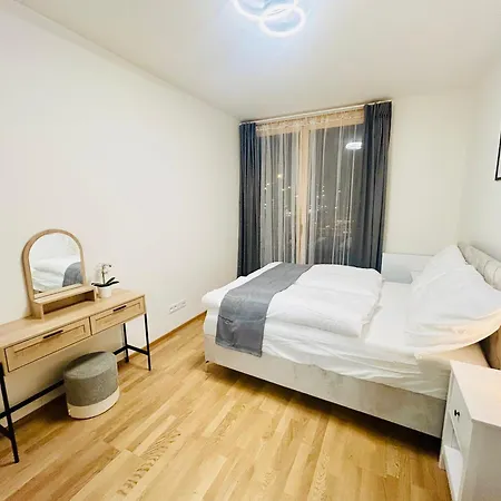 Apartmán New Luxury At Andel Metro Station *