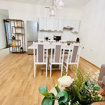 Apartmán New Luxury At Andel Metro Station *