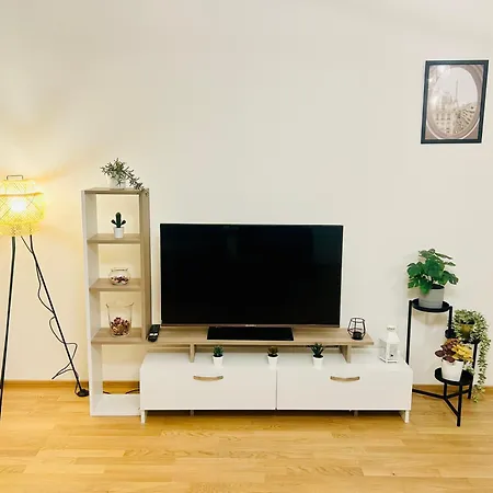 New Luxury At Andel Metro Station Apartmán